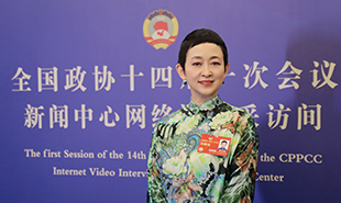 全國政協(xié)委員、中國東方演藝集團歌唱家劉玉婉