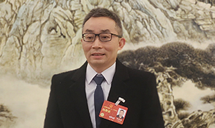 全國人大代表，廣西文聯(lián)主席、廣西作協(xié)主席田代琳