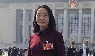 全國政協(xié)委員、天津市作協(xié)主席尹學蕓　