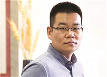 徐則臣談《金枝》：一部“還鄉(xiāng)之作”　　 在小說的一頁非常明白地寫到“金枝玉葉”四個(gè)字，我才判定這的確是寫給女性的一首頌歌……[詳細(xì)]