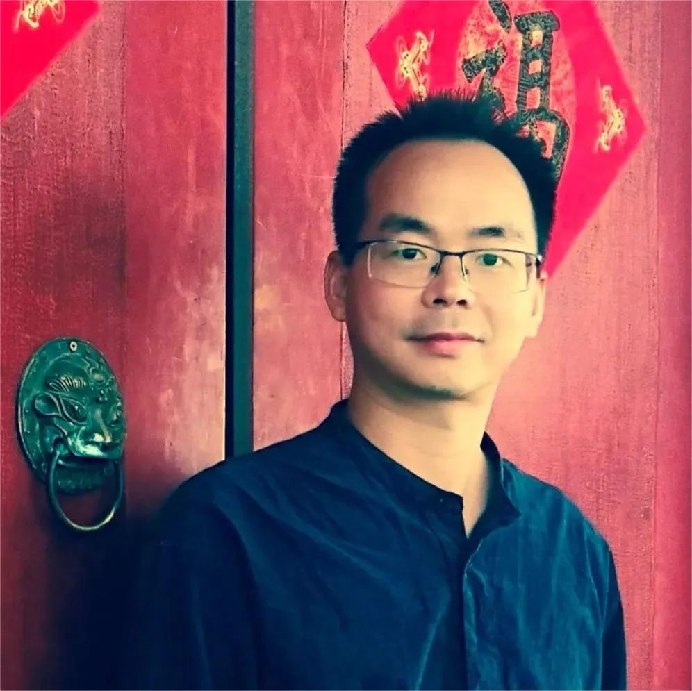 李德南，文學(xué)博士、青年評(píng)論家、專業(yè)作家。