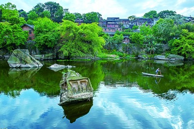 唐代造像石，位于四川省自貢市貢井區(qū)。