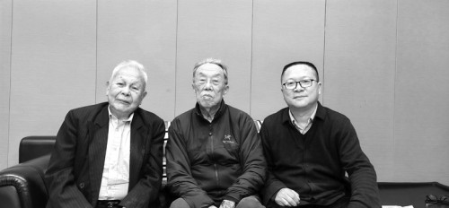  2022年1月，李少君和謝冕、王蒙兩位老師合影。      本版圖片均為受訪者供圖
