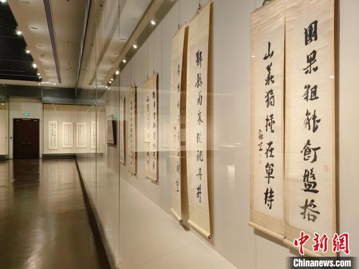 《歷史的星辰——近現(xiàn)代海派書(shū)法大展》在中華藝術(shù)宮(上海美術(shù)館)展出?！　≈腥A藝術(shù)宮 供圖