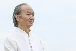 獲獎作品：《本巴》作者：劉亮程         獲獎感言　　我希望我的小說《本巴》也能夠讓更多的人關(guān)注《江格爾》，關(guān)注中國的史詩。文學(xué)對土地的回饋一如江格爾史詩中讓“人人活在25歲青春”，土地上的一往無前和生老病死，被文學(xué)挽留和保存，那些只活過一世的人們，在文學(xué)中永久地活著。文學(xué)以虛構(gòu)之力，護愛著這個世界的真實。