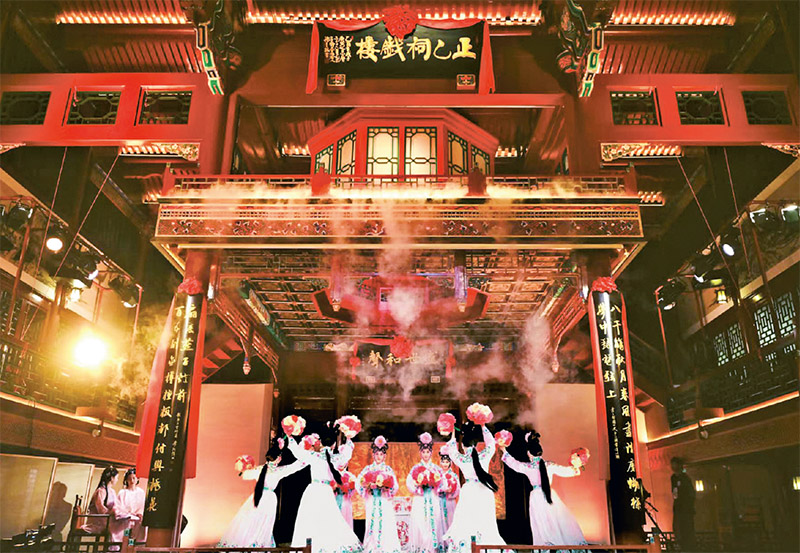 正乙祠戲樓里，昆曲《牡丹亭》經(jīng)典名段正在上演。 正乙祠戲樓供圖