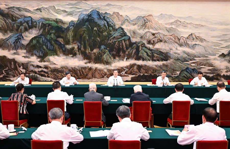 9月9日，全國(guó)優(yōu)秀教師代表座談會(huì)在北京召開(kāi)。中共中央政治局常委、國(guó)務(wù)院副總理丁薛祥出席會(huì)議，傳達(dá)習(xí)近平致信和李強(qiáng)批示并講話。新華社記者 申宏 攝