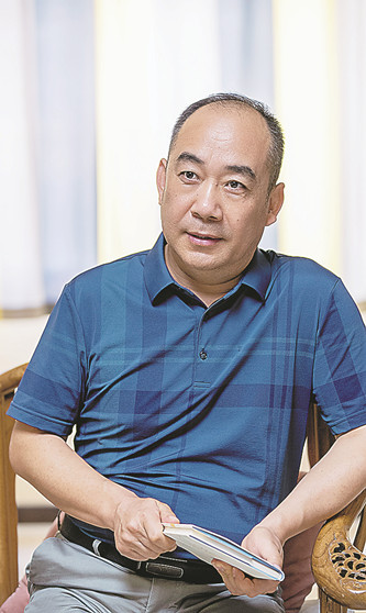 桫欏（《詩選刊》主編、中國作協(xié)網(wǎng)絡(luò)文學(xué)委員會(huì)委員）
