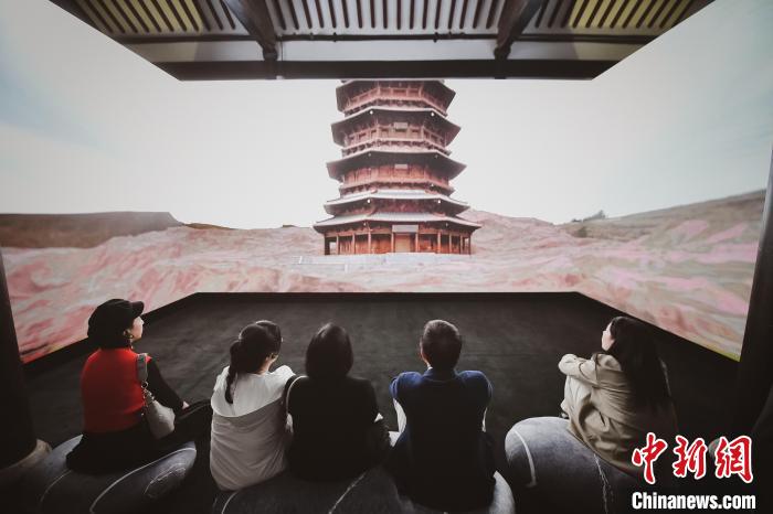 觀眾以全新角度的沉浸登臨體驗，感受古塔所承載的唐遼之風和中古文化美感。(瑞安新天地供圖)