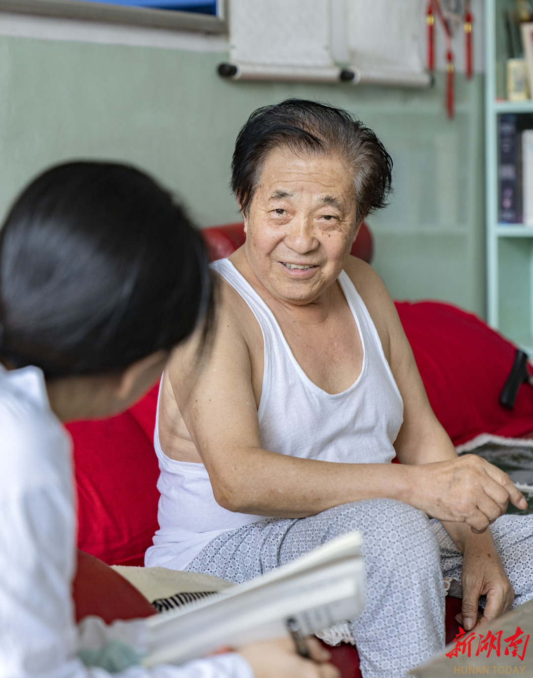 7月27日，賈家莊村村民任彥雄講述當(dāng)年馬烽在村里的往事。