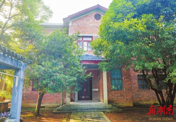 汨羅市三江鎮(zhèn)八景村，韓少功居住的“梓園”