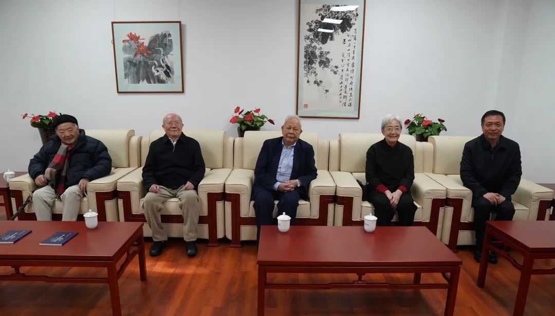 左起：錢理群、嚴(yán)家炎、謝冕、盧曉蓉、張宏森