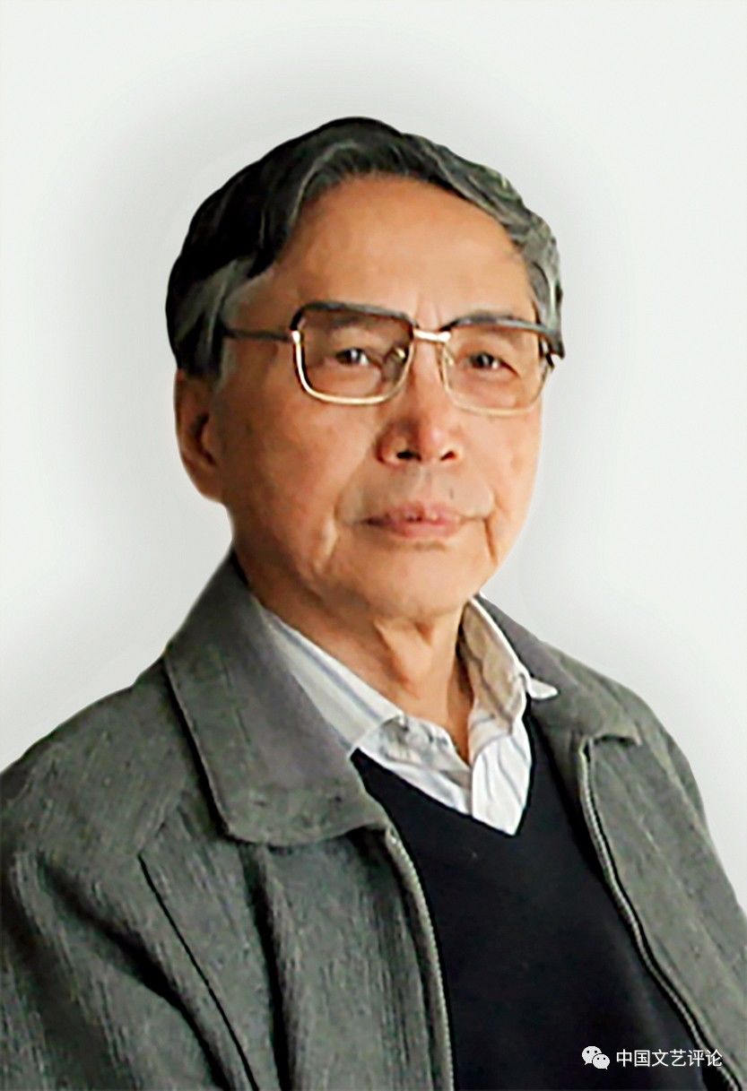錢中文簡介：1932年11月生，江蘇無錫人。1955年畢業(yè)于中國人民大學(xué)俄語系，1955—1959年就讀于莫斯科大學(xué)研究生部俄羅斯語言文學(xué)系。現(xiàn)為中國社會科學(xué)院榮譽學(xué)部委員、文學(xué)研究所研究員、研究生院教授、博士生導(dǎo)師(自1987年起)，中國作家協(xié)會全國委員會榮譽委員，中國中外文藝理論學(xué)會名譽會長。曾任中國社會科學(xué)院文學(xué)所文藝理論研究室主任、比較文學(xué)研究室主任、《文學(xué)評論》主編、學(xué)術(shù)委員會委員，國務(wù)院學(xué)位委員會中國語言文學(xué)學(xué)科評議組成員與召集人。著有《果戈理及其諷刺藝術(shù)》、《現(xiàn)實主義和現(xiàn)代主義》、《文學(xué)原理——發(fā)展論》(后改為《文學(xué)發(fā)展論》)、《文學(xué)理論流派與民族文化精神》、《文學(xué)理論：走向交往對話的時代》、《新理性精神文學(xué)論》、《錢中文學(xué)術(shù)文化隨筆》、《自律與他律》(合著)、《錢中文文集》韓國版4卷本、《文學(xué)理論：求索與反思》、《新理性精神與當(dāng)代文論建設(shè)》、《現(xiàn)代性與當(dāng)代文學(xué)理論》、《桐蔭夢痕》、《文學(xué)的鄉(xiāng)愁》等，有《錢中文文集》5卷本問世。主編《巴赫金全集》譯文7卷、《讀世界》6種、《文學(xué)理論建設(shè)叢書》7種；合作主編多種論文集、《新時期文藝學(xué)建設(shè)叢書》36種、《現(xiàn)代外國文藝理論譯叢》14種。合譯有長篇小說《現(xiàn)代牧歌》([俄]謝德林著)等。