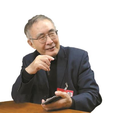 1943年出生。作家、國家一級編劇。享受政府特殊津貼。主要作品有長篇小說《桑那高地的太陽》《泥日》《高緯度戰(zhàn)栗》等，與小說同期創(chuàng)作的同名長篇電視連續(xù)劇《蒼天在上》《大雪無痕》《省委書記》播出后，均在國內(nèi)外引起強(qiáng)烈反響。長篇小說《大雪無痕》獲國家圖書獎。