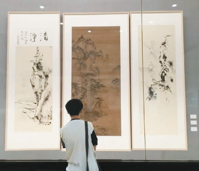 　二〇一五年，柯偉業(yè)的碩士畢業(yè)作品在浙江杭州潘天壽紀念館展出。