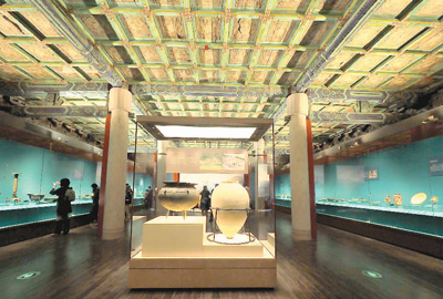 “璀璨波斯——伊朗文物精華展”現(xiàn)場。 　　杜建坡攝