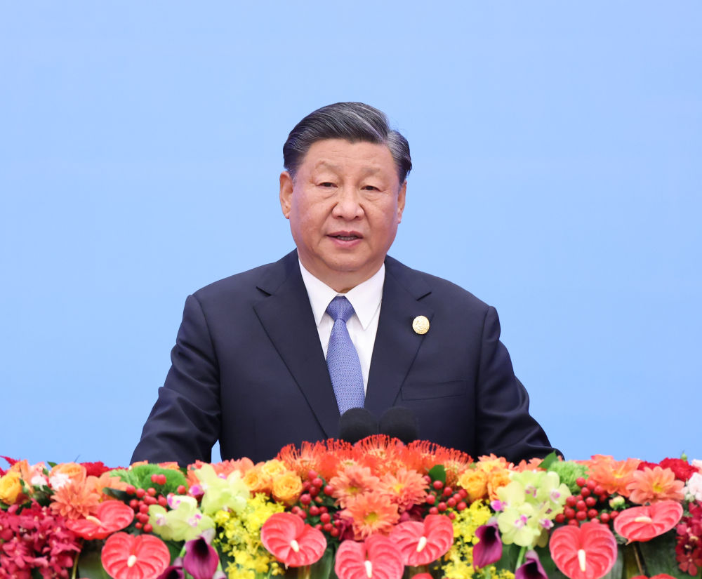 2023年10月18日上午，習近平在北京人民大會堂出席第三屆“一帶一路”國際合作高峰論壇開幕式并發(fā)表題為《建設(shè)開放包容、互聯(lián)互通、共同發(fā)展的世界》的主旨演講。新華社記者 王曄 攝