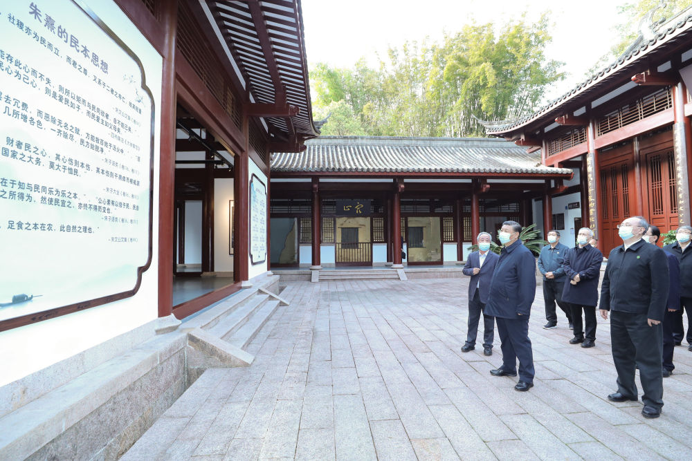 2021年3月22日，習近平在福建省南平武夷山朱熹園，了解朱熹生平及理學研究等情況。新華社記者 鞠鵬 攝