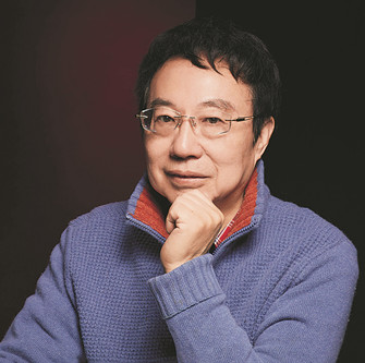 丁帆，南京大學(xué)文學(xué)院教授。曾任國(guó)務(wù)院學(xué)位委員會(huì)中文學(xué)科組第四、第五屆學(xué)科評(píng)議組成員，中國(guó)社會(huì)科學(xué)中文學(xué)科評(píng)審委員。有論著二十余部，另著有散文隨筆集十余部