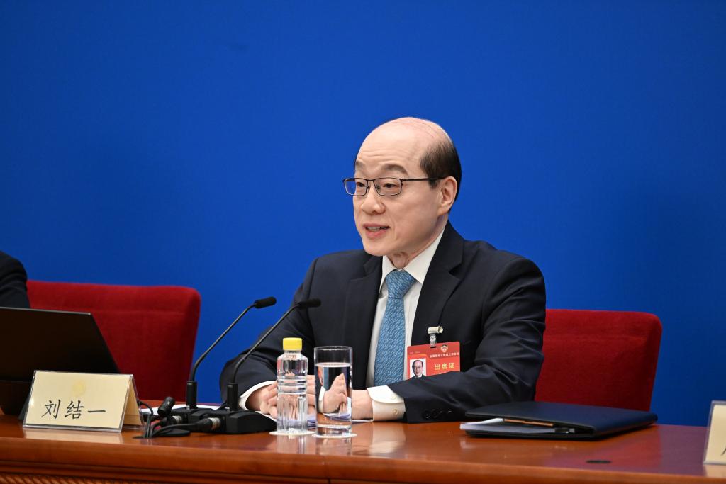 3月3日，全國(guó)政協(xié)十四屆二次會(huì)議新聞發(fā)布會(huì)在北京人民大會(huì)堂舉行。大會(huì)新聞發(fā)言人劉結(jié)一向中外媒體介紹本次大會(huì)有關(guān)情況并回答記者提問(wèn)。?新華社記者 金立旺 攝