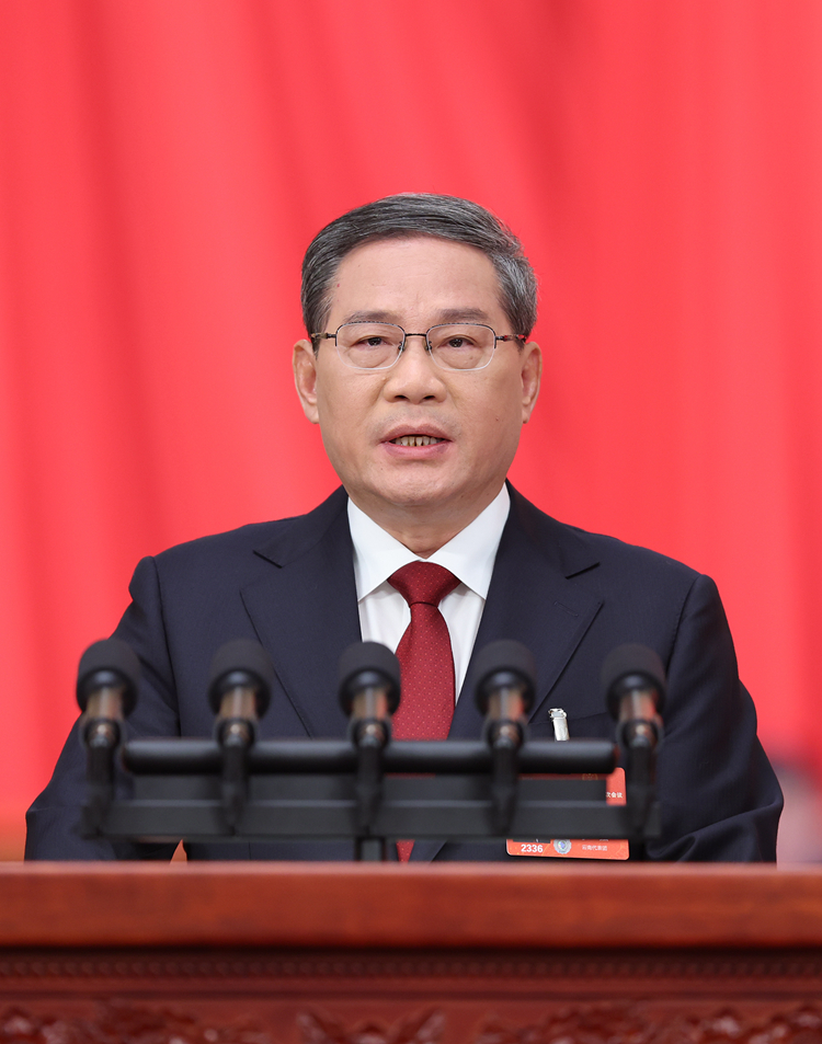 3月5日，第十四屆全國(guó)人民代表大會(huì)第二次會(huì)議在北京人民大會(huì)堂開幕。國(guó)務(wù)院總理李強(qiáng)作政府工作報(bào)告。新華社記者 姚大偉 攝