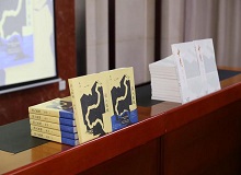 陳河：“文學(xué)騎手”一直在路上長篇小說《誤入孤城》作為陳河經(jīng)驗與想象的最新成果，為讀者展示了一幅描繪清末民初溫州地方文明史的探險地圖。 [詳細]