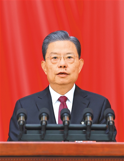 3月8日，十四屆全國人大二次會議在北京人民大會堂舉行第二次全體會議。受全國人大常委會委托，趙樂際委員長向大會報告全國人大常委會工作。 　　新華社記者 王 曄攝