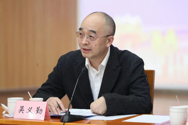 中國作協(xié)黨組成員、副主席、書記處書記吳義勤主持研討會