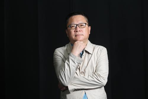 李少君，《詩刊》社主編，一級作家。主要著作有《自然集》《草根集》《海天集》《應(yīng)該對春天有所表示》等，被譽(yù)為“自然詩人”。