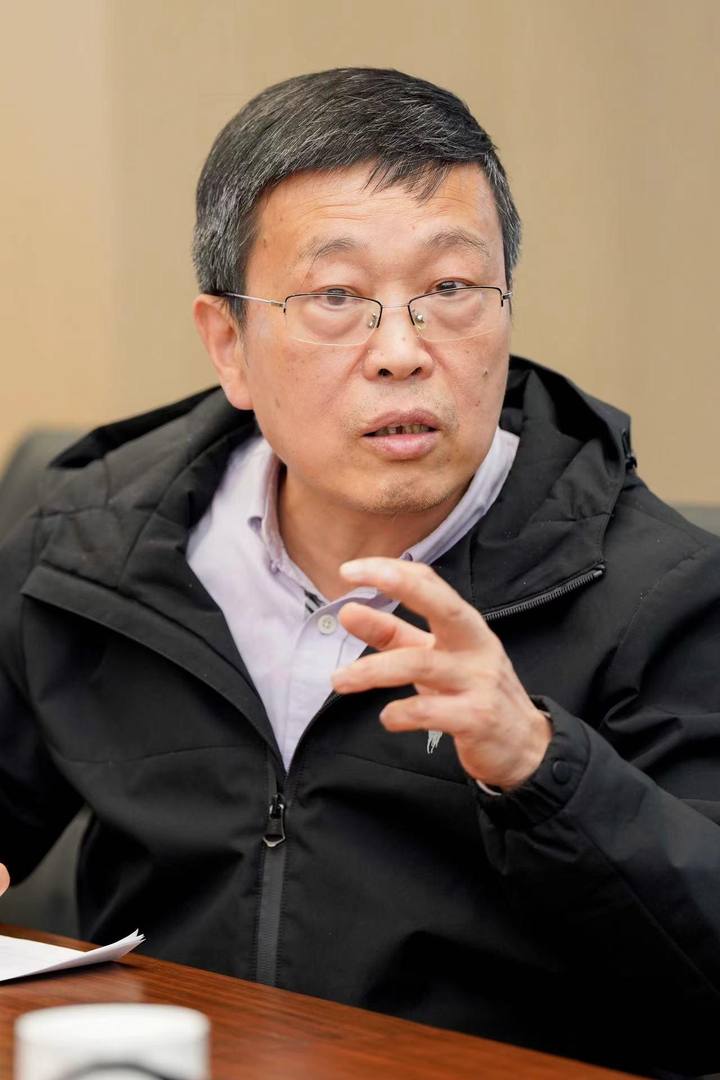 中國作家協(xié)會兒童文學(xué)委員會副主任、當(dāng)代兒童文學(xué)創(chuàng)作研究中心（浙江）主任