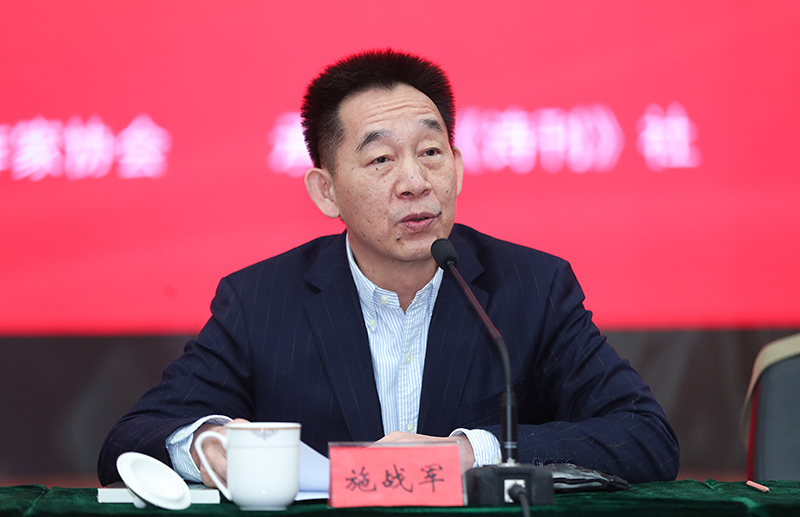 中國作協(xié)黨組成員、書記處書記施戰(zhàn)軍主持座談會