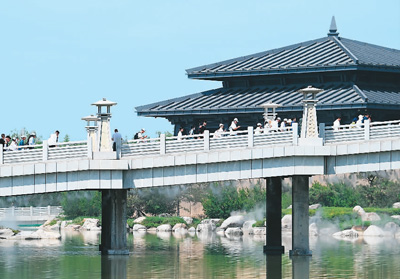 　5月18日，觀(guān)眾步入陜西歷史博物館秦漢館參觀(guān)。 　　新華社記者 李一博攝