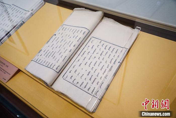《大清高宗純皇帝圣訓》(滿文版)。徐峻杰 攝