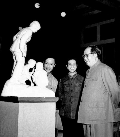 1955年，毛澤東主席參觀全國美展 呂厚民/攝 資料圖片