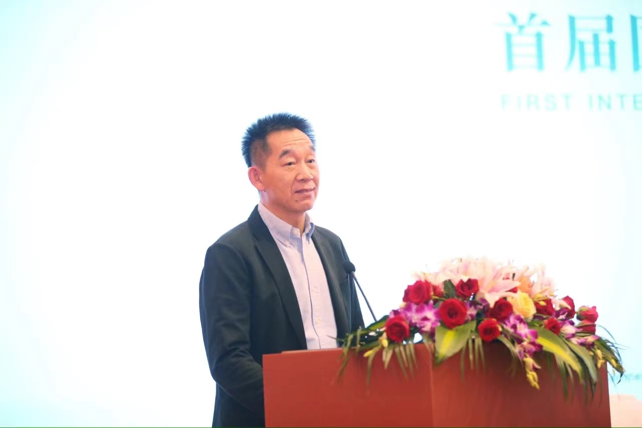 中國作協(xié)黨組成員、書記處書記、《人民文學》主編施戰(zhàn)軍致辭