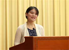 李春華（李琸）：從一個(gè)人的戈壁走向文學(xué)的綠洲　　至今我不敢稱自己為作家，對(duì)我而言，這是一個(gè)非常神圣的字眼……[詳細(xì)]
