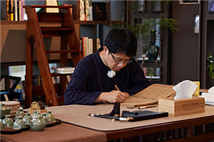 長(zhǎng)篇小說(shuō)獎(jiǎng)：《大醫(yī)》作者：馬伯庸（滿族）         獲獎(jiǎng)感言在調(diào)研和創(chuàng)作過(guò)程中，隨著我深入了解中國(guó)近代醫(yī)學(xué)史，不斷被當(dāng)年的大醫(yī)們所感動(dòng)。其中有太多可歌可泣的人物、驚心動(dòng)魄的故事以及救國(guó)救民的仁愛(ài)精神，放到今日，仍不過(guò)時(shí)。當(dāng)年他們?cè)趤y世之中的艱辛與堅(jiān)持，實(shí)在應(yīng)該讓現(xiàn)在的公眾了解。而讓他們了解的最好方式，就是通過(guò)文藝作品來(lái)表現(xiàn)，只有寫出這種精神的繼承性與時(shí)代性，歷史小說(shuō)的質(zhì)感才能凸顯出來(lái)。