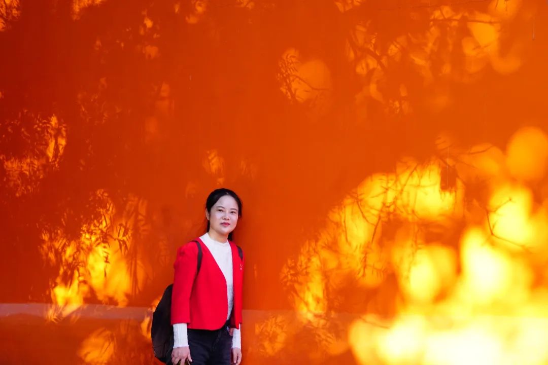 張巧慧，浙江寧波人，中國(guó)作協(xié)會(huì)員。曾參加中國(guó)作協(xié)《詩(shī)刊》社第30屆青春詩(shī)會(huì)。獲2015年華文青年詩(shī)人獎(jiǎng)、於梨華青年文學(xué)獎(jiǎng)、儲(chǔ)吉旺文學(xué)獎(jiǎng)、三毛散文獎(jiǎng)。入選“中國(guó)新銳女詩(shī)人二十家”。作品發(fā)表于《人民文學(xué)》《詩(shī)刊》《十月》《散文選刊》《山花》等十多種文學(xué)刊物，入選多種選集及排行榜。