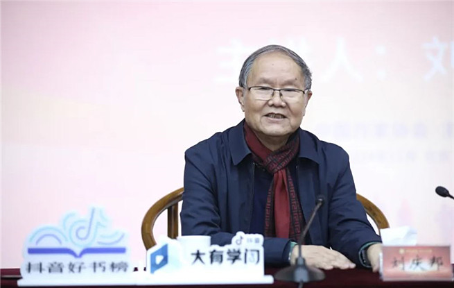 “船的勁兒是在帆上，人的勁兒是在心上”——“魯院大講堂”活動(dòng)側(cè)記