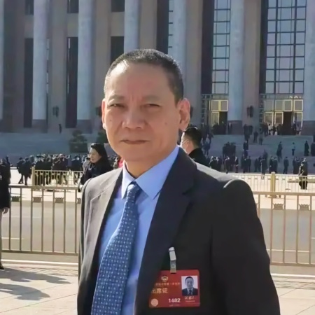 汪惠仁系全國(guó)政協(xié)委員、民進(jìn)中央委員、百花文藝出版社總編輯
