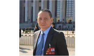 全國政協(xié)委員、民進(jìn)中央委員、百花文藝出版社總編輯汪惠仁