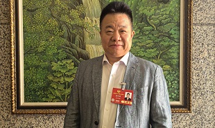 全國政協(xié)常委，中國作協(xié)副主席邱華棟