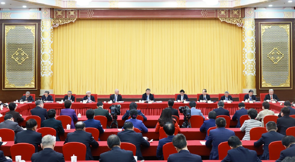 3月6日下午，中共中央總書記、國家主席、中央軍委主席習(xí)近平看望參加全國政協(xié)十四屆三次會議的民盟、民進(jìn)、教育界委員
