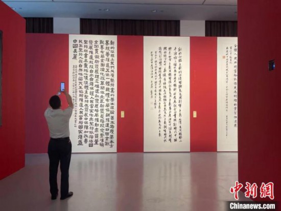 展覽現(xiàn)場?！⊥τ?攝